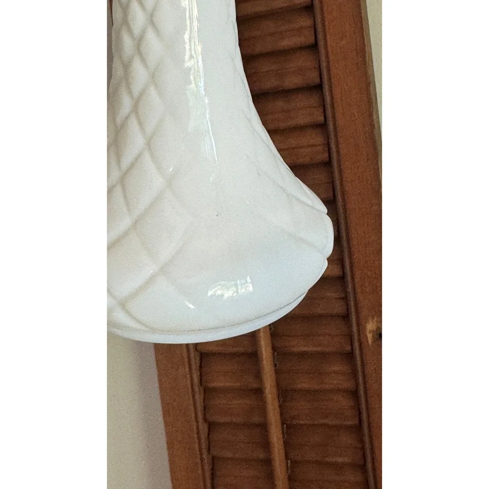 Vintage Hoosier Glass White Milk Glass Diamond Quilted Bud Vase 4092 9